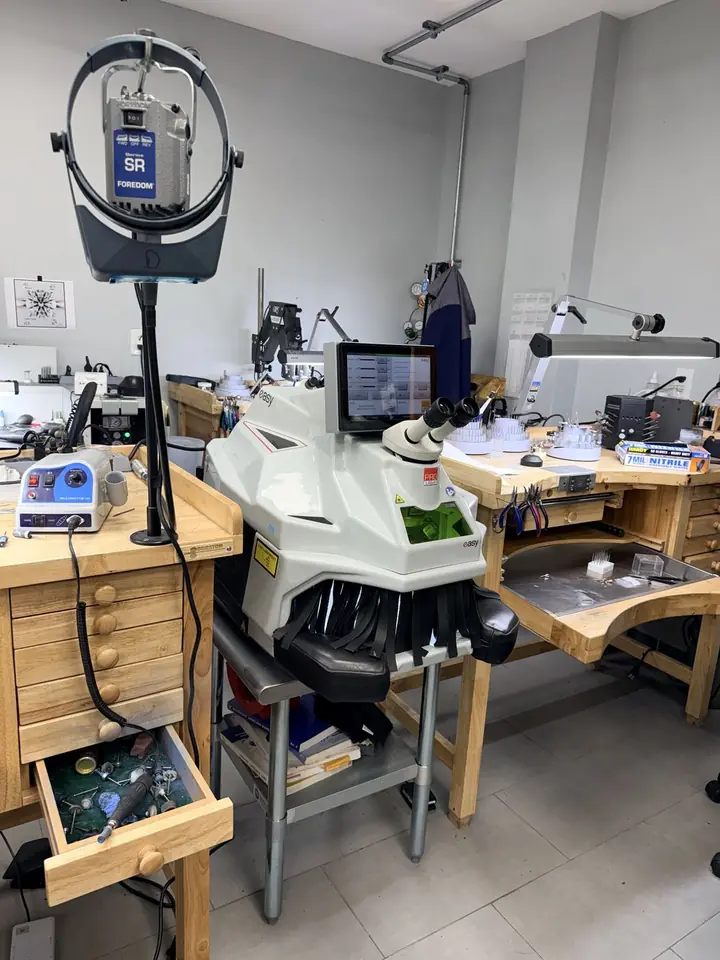 Jewelry repair workshop bench — BizakAid