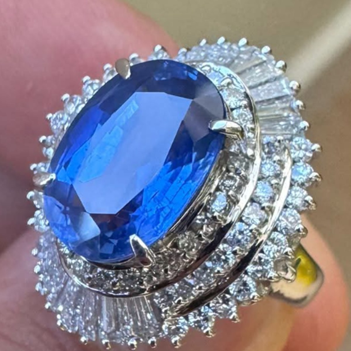 GIA-certified Ceylon sapphire ring